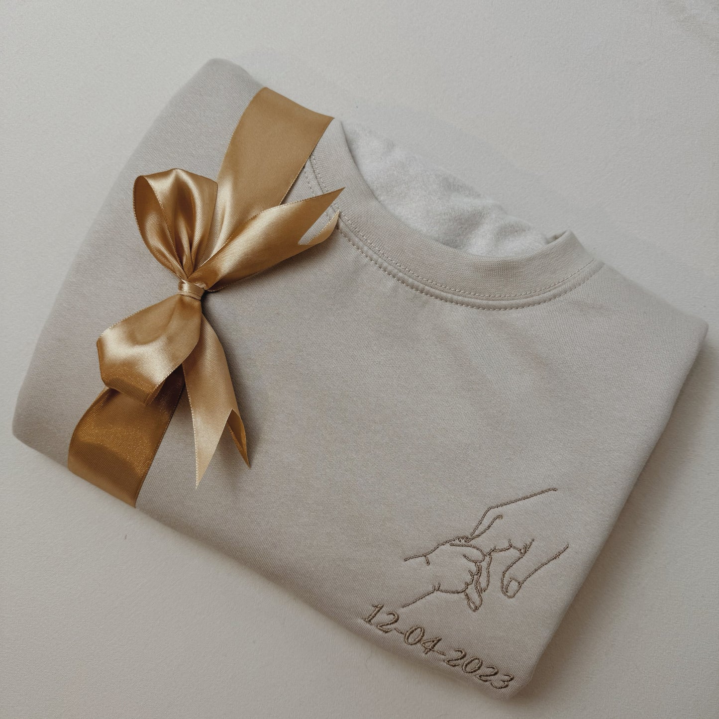 Hand in Hand Pullover