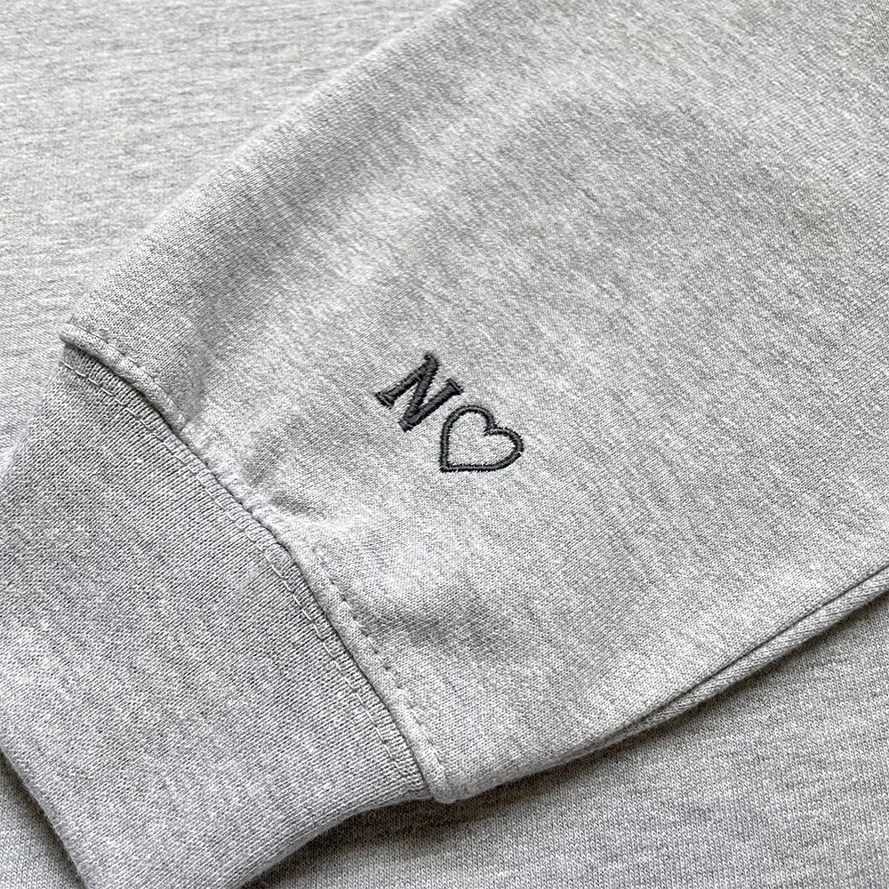 Personalisierter Hoodie - Ärmel bestickt - Pullover